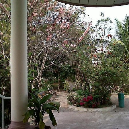 Kasem Garden Hotel Surin Ban Nong Tao Esterno foto