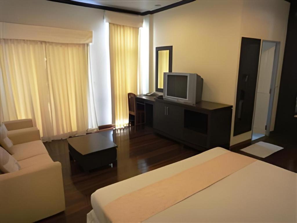 Kasem Garden Hotel Surin Ban Nong Tao Esterno foto