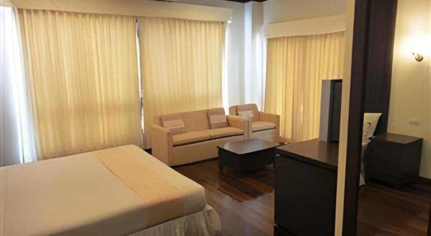 Kasem Garden Hotel Surin Ban Nong Tao Esterno foto