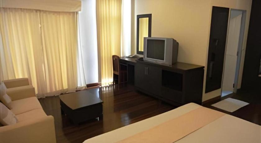 Kasem Garden Hotel Surin Ban Nong Tao Esterno foto
